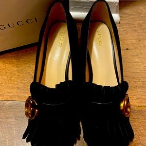 Marmont leather mid-heel pump with Double G hardware detail on fold over fringe.